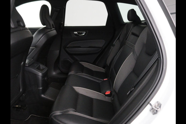 Volvo XC60 2.0 Recharge T6 AWD R Design | Panoramadak | Head-Up | Stoel & stuurverwarming | Camera | Adaptive cruise | Trekhaak | Harman/Kardon | Navigatie | Full LED | 22'' lichtmetalen velgen