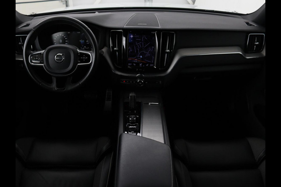 Volvo XC60 2.0 Recharge T6 AWD R Design | Panoramadak | Head-Up | Stoel & stuurverwarming | Camera | Adaptive cruise | Trekhaak | Harman/Kardon | Navigatie | Full LED | 22'' lichtmetalen velgen
