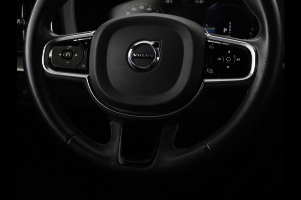 Volvo XC60 2.0 Recharge T6 AWD R Design | Panoramadak | Head-Up | Stoel & stuurverwarming | Camera | Adaptive cruise | Trekhaak | Harman/Kardon | Navigatie | Full LED | 22'' lichtmetalen velgen