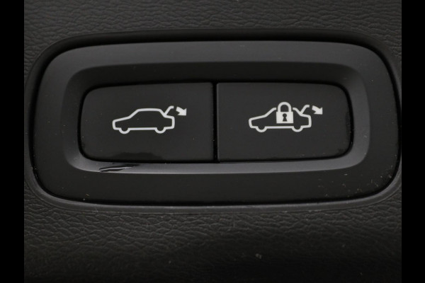 Volvo XC60 2.0 Recharge T6 AWD R Design | Panoramadak | Head-Up | Stoel & stuurverwarming | Camera | Adaptive cruise | Trekhaak | Harman/Kardon | Navigatie | Full LED | 22'' lichtmetalen velgen