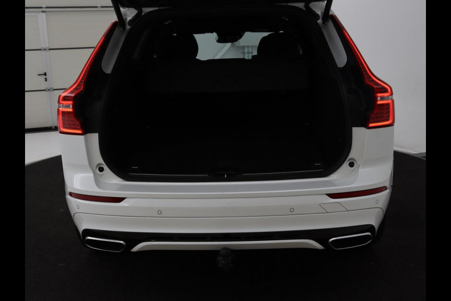 Volvo XC60 2.0 Recharge T6 AWD R Design | Panoramadak | Head-Up | Stoel & stuurverwarming | Camera | Adaptive cruise | Trekhaak | Harman/Kardon | Navigatie | Full LED | 22'' lichtmetalen velgen