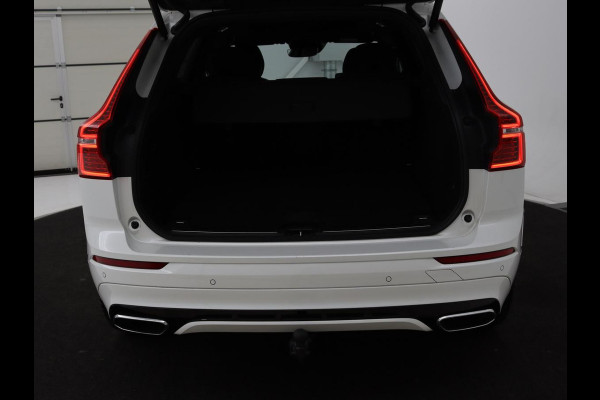Volvo XC60 2.0 Recharge T6 AWD R Design | Panoramadak | Head-Up | Stoel & stuurverwarming | Camera | Adaptive cruise | Trekhaak | Harman/Kardon | Navigatie | Full LED | 22'' lichtmetalen velgen