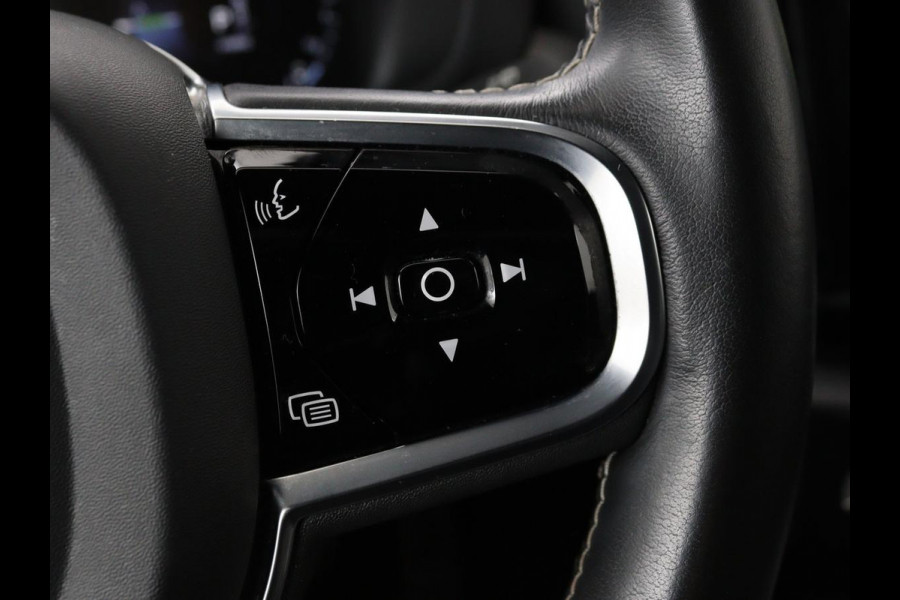 Volvo XC60 2.0 Recharge T6 AWD R Design | Panoramadak | Head-Up | Stoel & stuurverwarming | Camera | Adaptive cruise | Trekhaak | Harman/Kardon | Navigatie | Full LED | 22'' lichtmetalen velgen