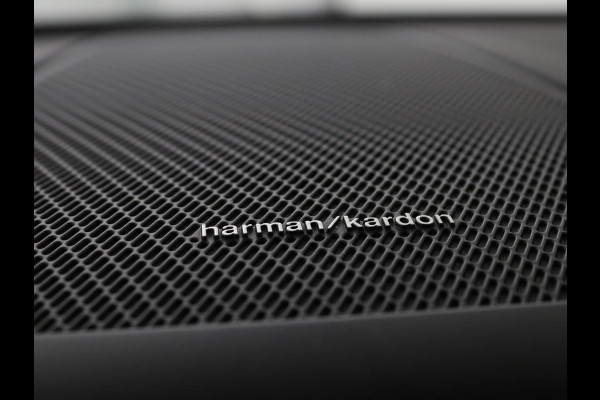 Volvo XC60 2.0 Recharge T6 AWD R Design | Panoramadak | Head-Up | Stoel & stuurverwarming | Camera | Adaptive cruise | Trekhaak | Harman/Kardon | Navigatie | Full LED | 22'' lichtmetalen velgen
