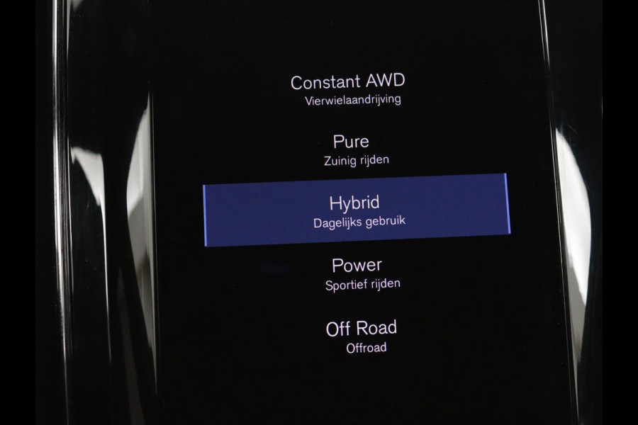 Volvo XC60 2.0 Recharge T6 AWD R Design | Panoramadak | Head-Up | Stoel & stuurverwarming | Camera | Adaptive cruise | Trekhaak | Harman/Kardon | Navigatie | Full LED | 22'' lichtmetalen velgen
