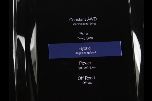 Volvo XC60 2.0 Recharge T6 AWD R Design | Panoramadak | Head-Up | Stoel & stuurverwarming | Camera | Adaptive cruise | Trekhaak | Harman/Kardon | Navigatie | Full LED | 22'' lichtmetalen velgen