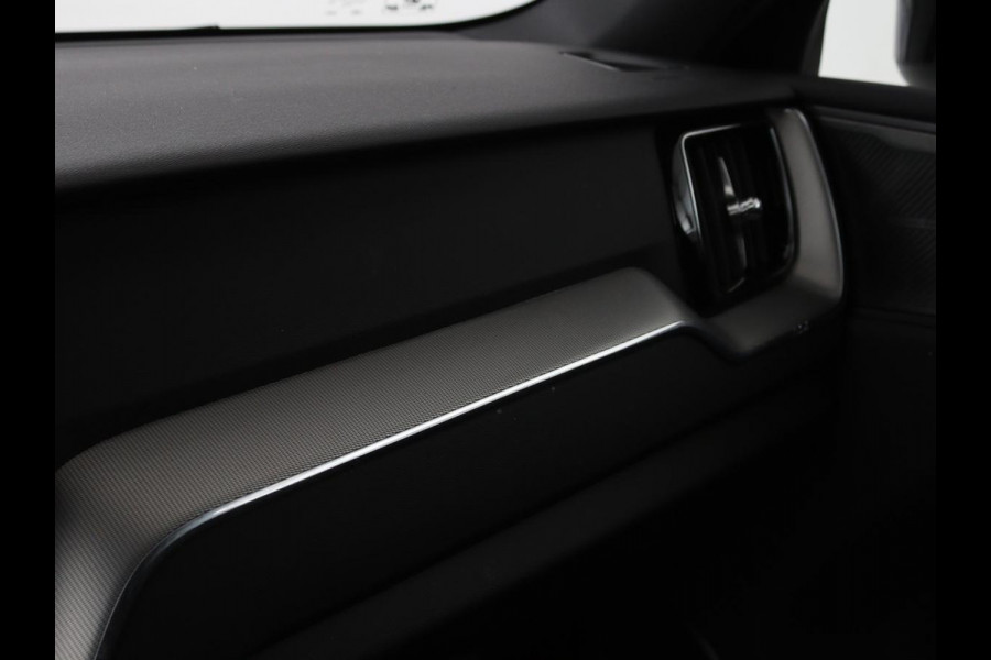 Volvo XC60 2.0 Recharge T6 AWD R Design | Panoramadak | Head-Up | Stoel & stuurverwarming | Camera | Adaptive cruise | Trekhaak | Harman/Kardon | Navigatie | Full LED | 22'' lichtmetalen velgen