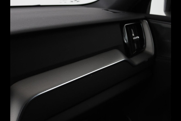 Volvo XC60 2.0 Recharge T6 AWD R Design | Panoramadak | Head-Up | Stoel & stuurverwarming | Camera | Adaptive cruise | Trekhaak | Harman/Kardon | Navigatie | Full LED | 22'' lichtmetalen velgen