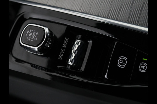 Volvo XC60 2.0 Recharge T6 AWD R Design | Panoramadak | Head-Up | Stoel & stuurverwarming | Camera | Adaptive cruise | Trekhaak | Harman/Kardon | Navigatie | Full LED | 22'' lichtmetalen velgen