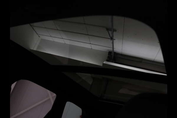 Volvo XC60 2.0 Recharge T6 AWD R Design | Panoramadak | Head-Up | Stoel & stuurverwarming | Camera | Adaptive cruise | Trekhaak | Harman/Kardon | Navigatie | Full LED | 22'' lichtmetalen velgen