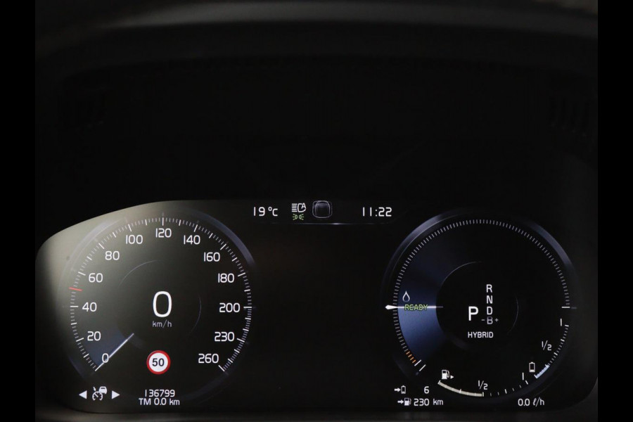 Volvo XC60 2.0 Recharge T6 AWD R Design | Panoramadak | Head-Up | Stoel & stuurverwarming | Camera | Adaptive cruise | Trekhaak | Harman/Kardon | Navigatie | Full LED | 22'' lichtmetalen velgen