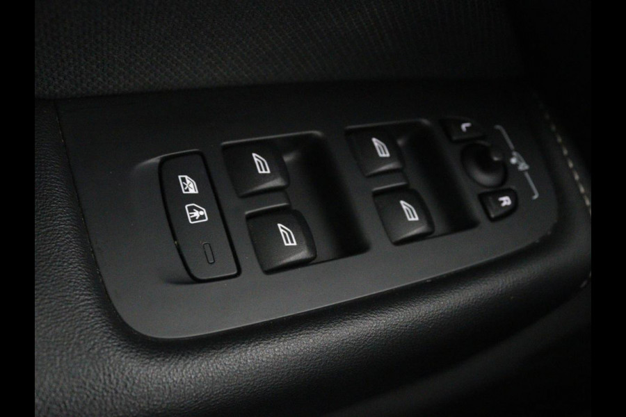 Volvo XC60 2.0 Recharge T6 AWD R Design | Panoramadak | Head-Up | Stoel & stuurverwarming | Camera | Adaptive cruise | Trekhaak | Harman/Kardon | Navigatie | Full LED | 22'' lichtmetalen velgen