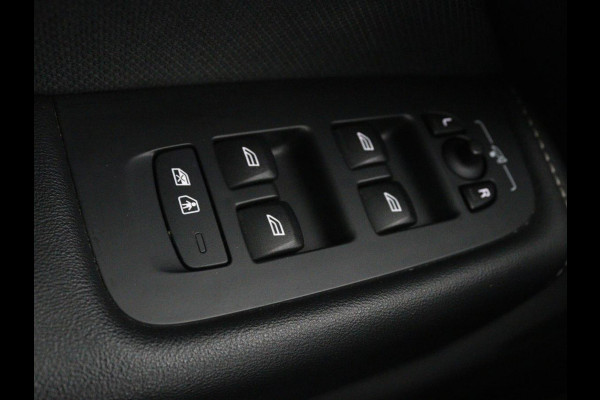 Volvo XC60 2.0 Recharge T6 AWD R Design | Panoramadak | Head-Up | Stoel & stuurverwarming | Camera | Adaptive cruise | Trekhaak | Harman/Kardon | Navigatie | Full LED | 22'' lichtmetalen velgen
