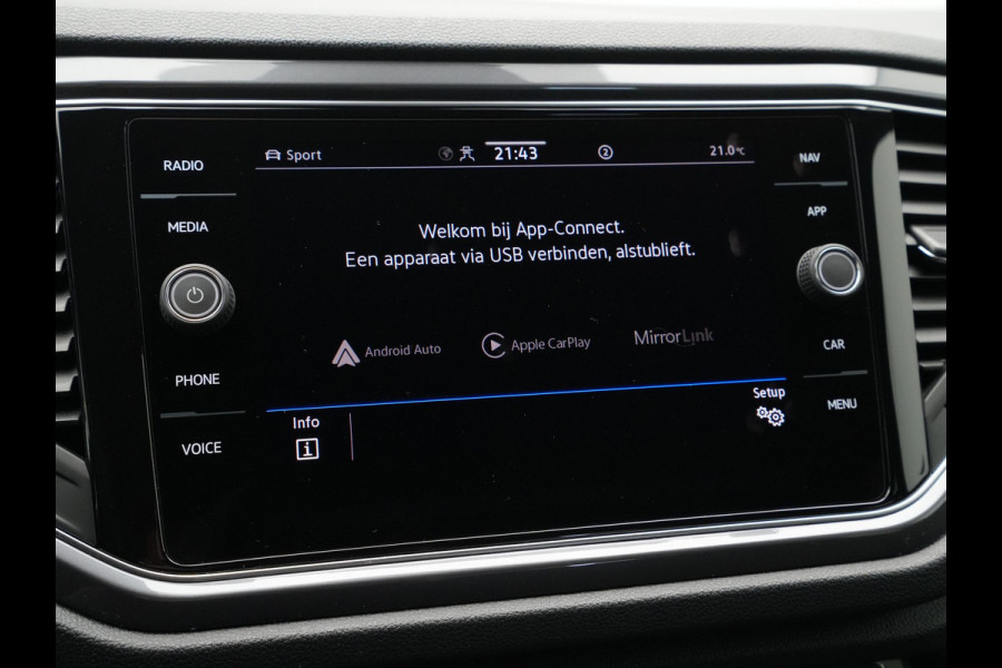 Volkswagen T-Roc 1.5 TSI 150pk DSG Sport Navigatie Camera Acc Executive Getint glas 205