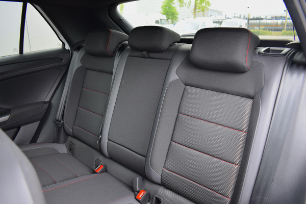 Volkswagen T-Roc 1.5 TSI Sport Business R | Pano | Half Leer | Virtual | Apple CarPlay