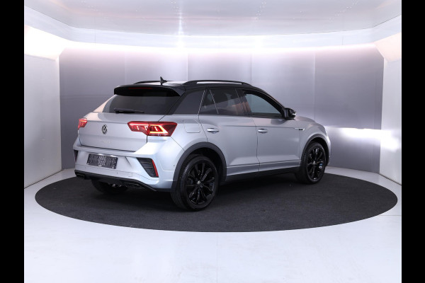 Volkswagen T-Roc 1.5 TSI R-Line 150 pk Automaat (DSG) | Navigatie | Parkeersensoren (Park assist) | Achteruitrijcamera | Matrix LED koplampen | Stoelverwarming | Black Style pakket | R-Line |
