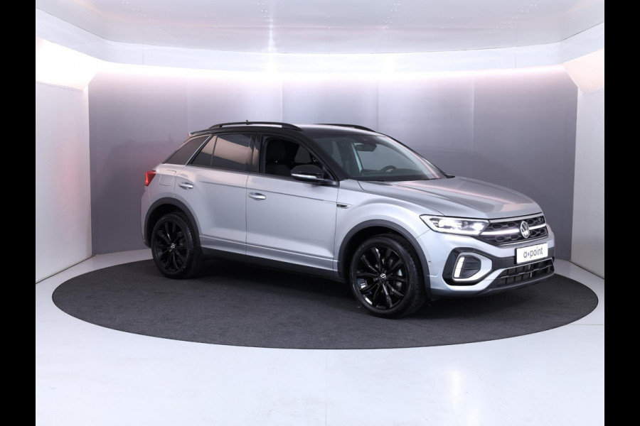Volkswagen T-Roc 1.5 TSI R-Line 150 pk Automaat (DSG) | Navigatie | Parkeersensoren (Park assist) | Achteruitrijcamera | Matrix LED koplampen | Stoelverwarming | Black Style pakket | R-Line |