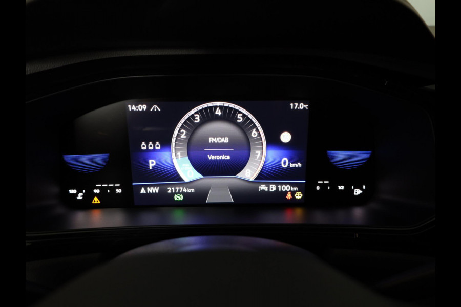 Volkswagen T-Roc 1.5 TSI R-Line 150 pk Automaat (DSG) | Navigatie | Parkeersensoren (Park assist) | Achteruitrijcamera | Matrix LED koplampen | Stoelverwarming | Black Style pakket | R-Line |