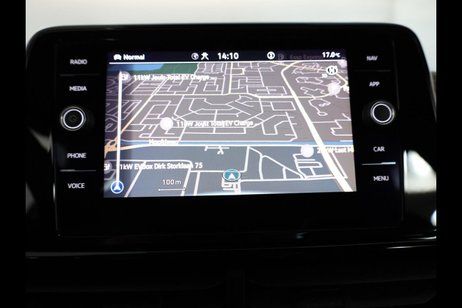 Volkswagen T-Roc 1.5 TSI R-Line 150 pk Automaat (DSG) | Navigatie | Parkeersensoren (Park assist) | Achteruitrijcamera | Matrix LED koplampen | Stoelverwarming | Black Style pakket | R-Line |