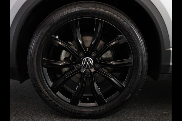 Volkswagen T-Roc 1.5 TSI R-Line 150 pk Automaat (DSG) | Navigatie | Parkeersensoren (Park assist) | Achteruitrijcamera | Matrix LED koplampen | Stoelverwarming | Black Style pakket | R-Line |