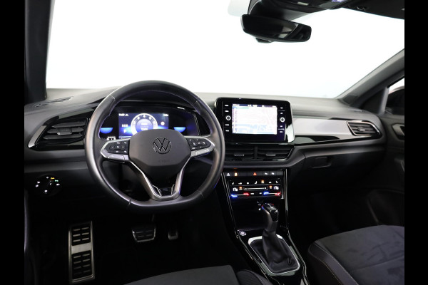 Volkswagen T-Roc 1.5 TSI R-Line 150 pk Automaat (DSG) | Navigatie | Parkeersensoren (Park assist) | Achteruitrijcamera | Matrix LED koplampen | Stoelverwarming | Black Style pakket | R-Line |