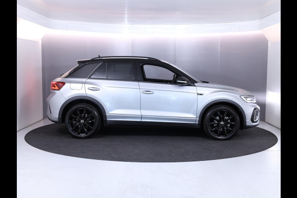 Volkswagen T-Roc 1.5 TSI R-Line 150 pk Automaat (DSG) | Navigatie | Parkeersensoren (Park assist) | Achteruitrijcamera | Matrix LED koplampen | Stoelverwarming | Black Style pakket | R-Line |