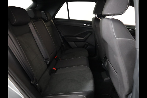 Volkswagen T-Roc 1.5 TSI R-Line 150 pk Automaat (DSG) | Navigatie | Parkeersensoren (Park assist) | Achteruitrijcamera | Matrix LED koplampen | Stoelverwarming | Black Style pakket | R-Line |