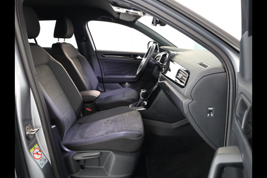 Volkswagen T-Roc 1.5 TSI R-Line 150 pk Automaat (DSG) | Navigatie | Parkeersensoren (Park assist) | Achteruitrijcamera | Matrix LED koplampen | Stoelverwarming | Black Style pakket | R-Line |