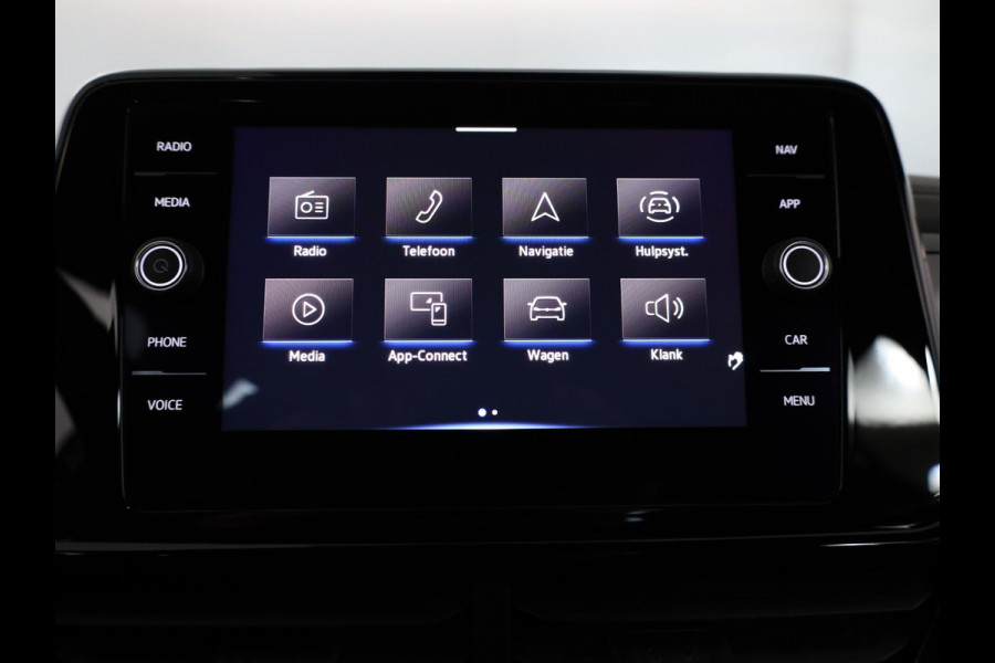 Volkswagen T-Roc 1.5 TSI R-Line 150 pk Automaat (DSG) | Navigatie | Parkeersensoren (Park assist) | Achteruitrijcamera | Matrix LED koplampen | Stoelverwarming | Black Style pakket | R-Line |