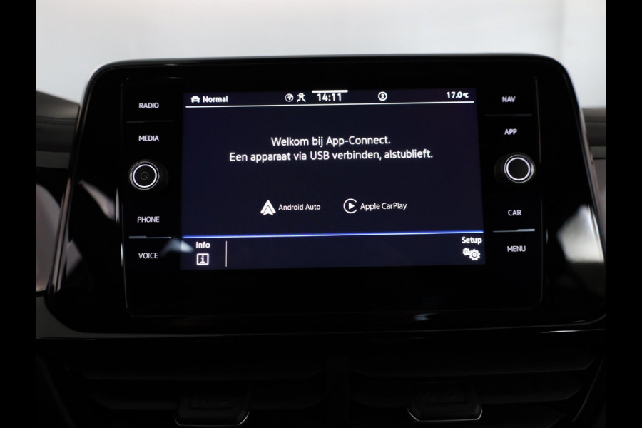 Volkswagen T-Roc 1.5 TSI R-Line 150 pk Automaat (DSG) | Navigatie | Parkeersensoren (Park assist) | Achteruitrijcamera | Matrix LED koplampen | Stoelverwarming | Black Style pakket | R-Line |