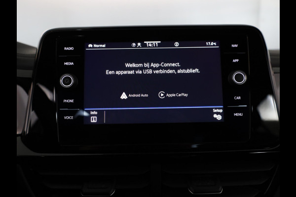 Volkswagen T-Roc 1.5 TSI R-Line 150 pk Automaat (DSG) | Navigatie | Parkeersensoren (Park assist) | Achteruitrijcamera | Matrix LED koplampen | Stoelverwarming | Black Style pakket | R-Line |