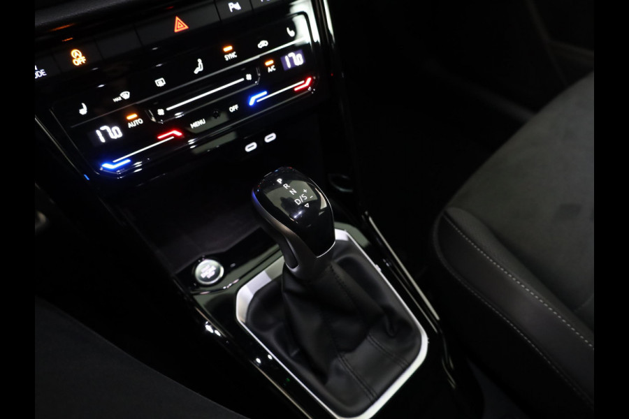 Volkswagen T-Roc 1.5 TSI R-Line 150 pk Automaat (DSG) | Navigatie | Parkeersensoren (Park assist) | Achteruitrijcamera | Matrix LED koplampen | Stoelverwarming | Black Style pakket | R-Line |