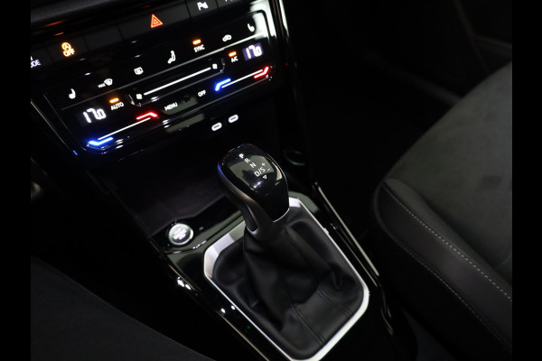 Volkswagen T-Roc 1.5 TSI R-Line 150 pk Automaat (DSG) | Navigatie | Parkeersensoren (Park assist) | Achteruitrijcamera | Matrix LED koplampen | Stoelverwarming | Black Style pakket | R-Line |