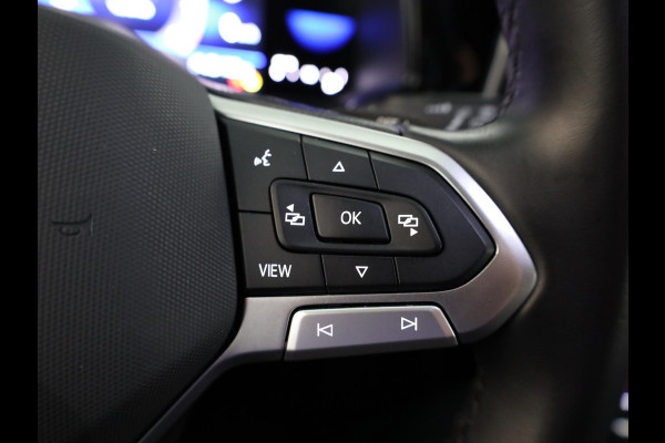 Volkswagen T-Roc 1.5 TSI R-Line 150 pk Automaat (DSG) | Navigatie | Parkeersensoren (Park assist) | Achteruitrijcamera | Matrix LED koplampen | Stoelverwarming | Black Style pakket | R-Line |