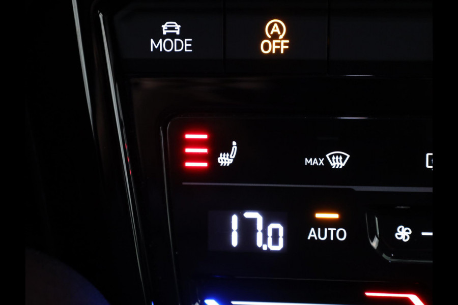 Volkswagen T-Roc 1.5 TSI R-Line 150 pk Automaat (DSG) | Navigatie | Parkeersensoren (Park assist) | Achteruitrijcamera | Matrix LED koplampen | Stoelverwarming | Black Style pakket | R-Line |