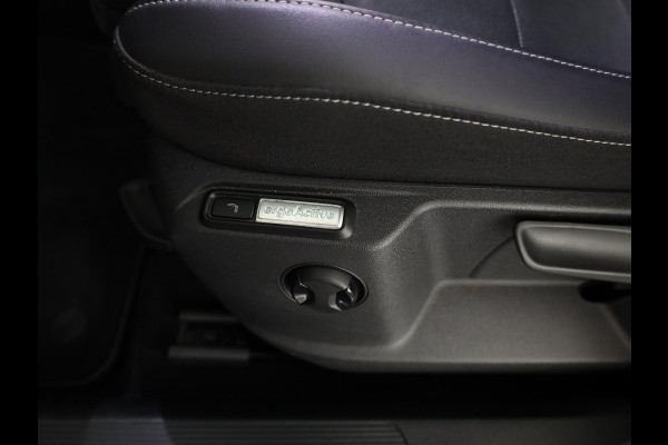 Volkswagen T-Roc 1.5 TSI R-Line 150 pk Automaat (DSG) | Navigatie | Parkeersensoren (Park assist) | Achteruitrijcamera | Matrix LED koplampen | Stoelverwarming | Black Style pakket | R-Line |