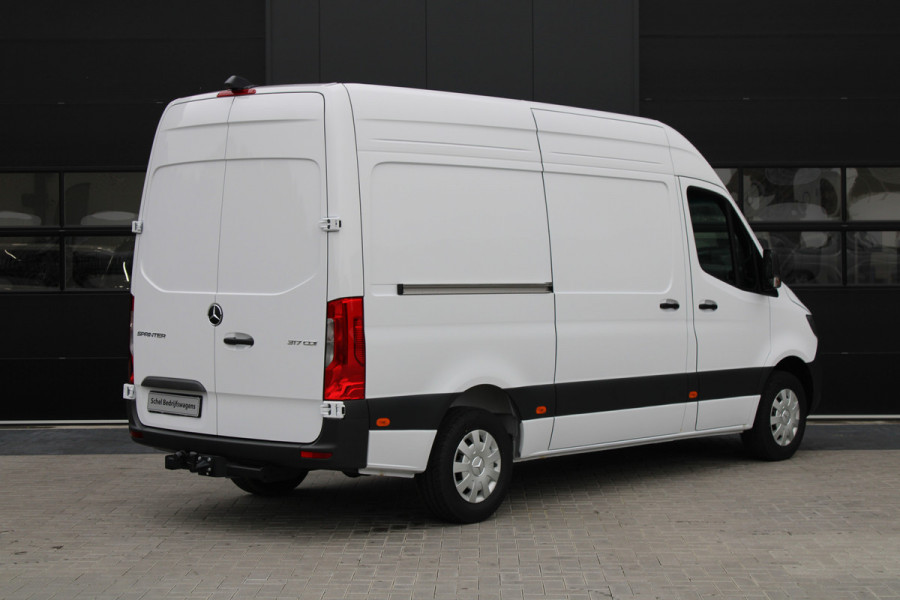 Mercedes-Benz Sprinter 317CDI L2H2 Pro - Mbux 10 - 3.5t Trekhaak - Betimmering - Camera - Carplay - Bind spot - Cruise - Smartphone integratie - Rijkla