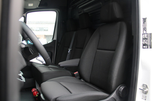 Mercedes-Benz Sprinter 317CDI L2H2 Pro - Mbux 10 - 3.5t Trekhaak - Betimmering - Camera - Carplay - Bind spot - Cruise - Smartphone integratie - Rijkla