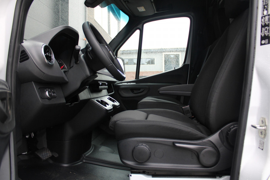 Mercedes-Benz Sprinter 317CDI L2H2 Pro - Mbux 10 - 3.5t Trekhaak - Betimmering - Camera - Carplay - Bind spot - Cruise - Smartphone integratie - Rijkla