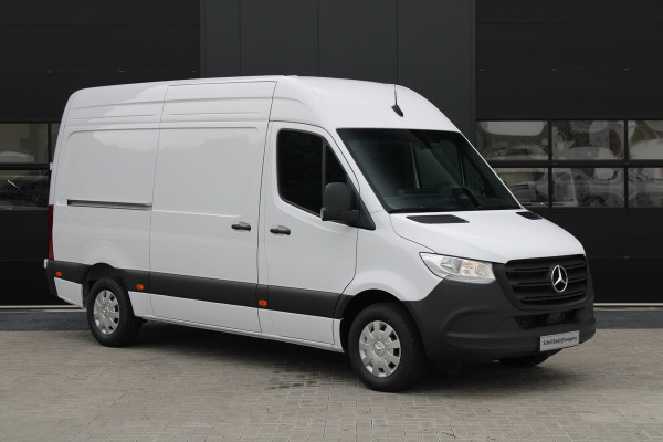 Mercedes-Benz Sprinter 317CDI L2H2 Pro - Mbux 10 - 3.5t Trekhaak - Betimmering - Camera - Carplay - Bind spot - Cruise - Smartphone integratie - Rijkla