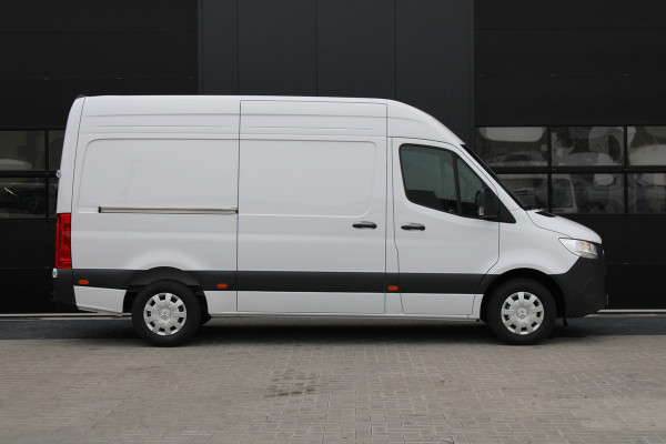 Mercedes-Benz Sprinter 317CDI L2H2 Pro - Mbux 10 - 3.5t Trekhaak - Betimmering - Camera - Carplay - Bind spot - Cruise - Smartphone integratie - Rijkla