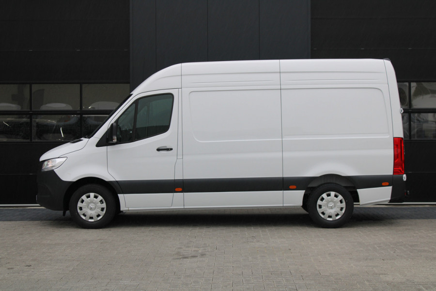 Mercedes-Benz Sprinter 317CDI L2H2 Pro - Mbux 10 - 3.5t Trekhaak - Betimmering - Camera - Carplay - Bind spot - Cruise - Smartphone integratie - Rijkla