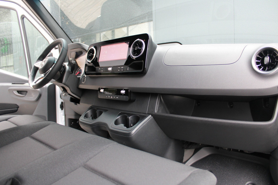 Mercedes-Benz Sprinter 317CDI L2H2 Pro - Mbux 10 - 3.5t Trekhaak - Betimmering - Camera - Carplay - Bind spot - Cruise - Smartphone integratie - Rijkla