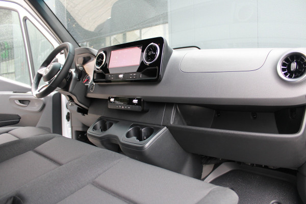 Mercedes-Benz Sprinter 317CDI L2H2 Pro - Mbux 10 - 3.5t Trekhaak - Betimmering - Camera - Carplay - Bind spot - Cruise - Smartphone integratie - Rijkla