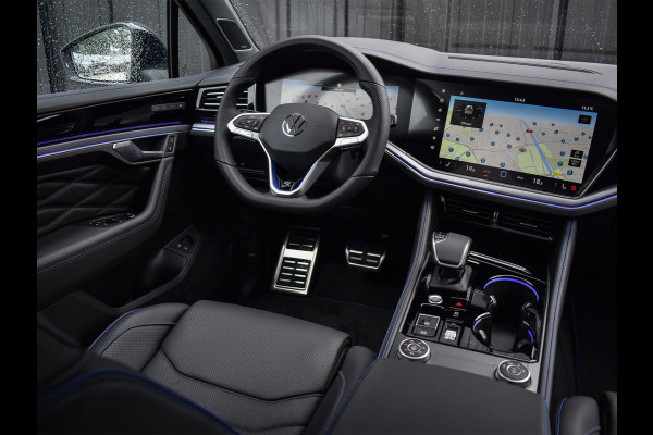Volkswagen Touareg 3.0 TSi eHybrid 4MOTION R | HEAD-UP | DYNAUDIO | 360 CAMERA | SOFT-CLOSE | PANORAMADAK | KEYLESS ACCESS | STOELMASSAGE | TREKHAA