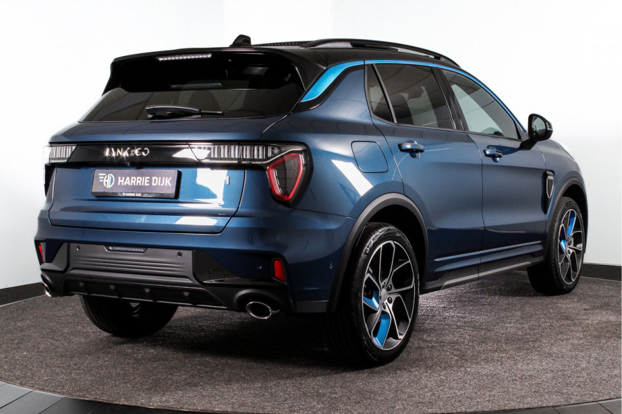 Lynk & Co 01 1.5 PHEV 261PK MY23 | 360 Camera | 7.4 kWh boordlader | Donkere hemel | S/K-panodak | Adapt. Cruise | Memory | Elek. klep | LM 20" | 1874