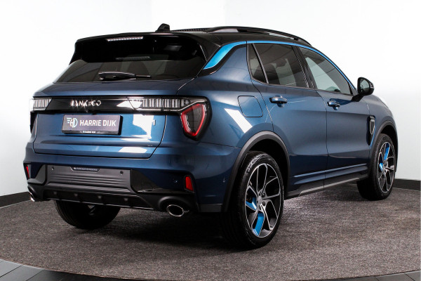 Lynk & Co 01 1.5 PHEV 261PK MY23 | 360 Camera | 7.4 kWh boordlader | Donkere hemel | S/K-panodak | Adapt. Cruise | Memory | Elek. klep | LM 20" | 1874