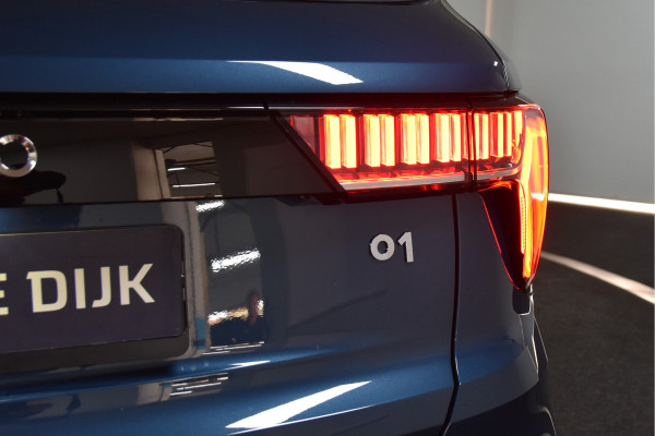 Lynk & Co 01 1.5 PHEV 261PK MY23 | 360 Camera | 7.4 kWh boordlader | Donkere hemel | S/K-panodak | Adapt. Cruise | Memory | Elek. klep | LM 20" | 1874