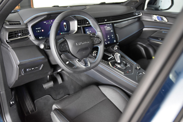 Lynk & Co 01 1.5 PHEV 261PK MY23 | 360 Camera | 7.4 kWh boordlader | Donkere hemel | S/K-panodak | Adapt. Cruise | Memory | Elek. klep | LM 20" | 1874