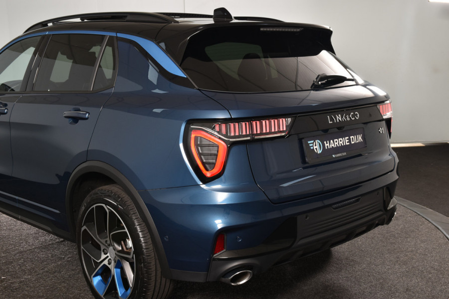 Lynk & Co 01 1.5 PHEV 261PK MY23 | 360 Camera | 7.4 kWh boordlader | Donkere hemel | S/K-panodak | Adapt. Cruise | Memory | Elek. klep | LM 20" | 1874
